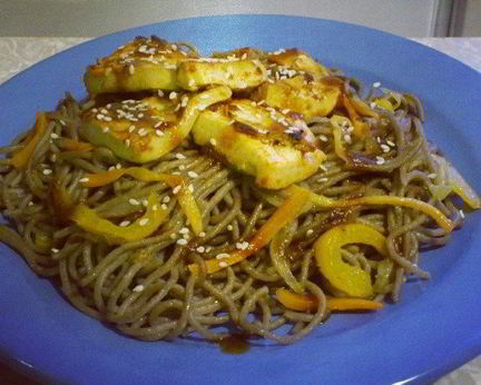 Лапша соба с овощами и сыром тофу под соусом терияки