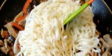 лапша удон со свининой и овощами