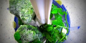 лапша в зеленом шпинатном соусе