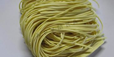 лапша в зеленом шпинатном соусе