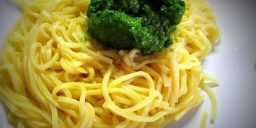 лапша в зеленом шпинатном соусе