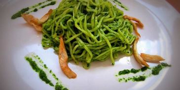 лапша в зеленом шпинатном соусе