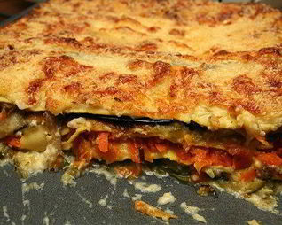 Лазанья с баклажанами, песто, фундуком и петрушкой