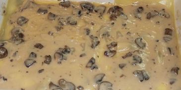 мясная лазанья с грибным соусом