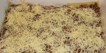 мясная лазанья с грибным соусом