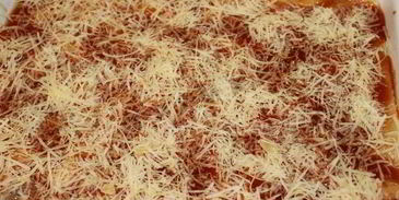 мясная лазанья с грибным соусом