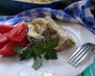 Каннеллони со шпинатом и креветками под соусом бешамель