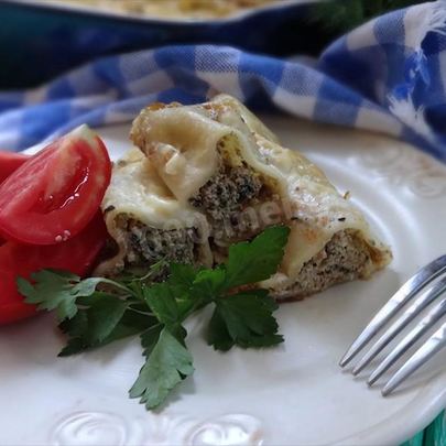 Каннеллони со шпинатом и креветками под соусом бешамель