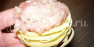 макароны гнезда с фаршем из мультиварки