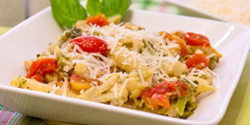 Рецепт макарон с брокколи, цветной капустой и куриным филе