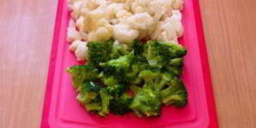 макароны с брокколи, цветной капустой и куриным филе