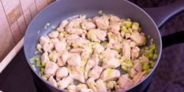 макароны с брокколи, цветной капустой и куриным филе