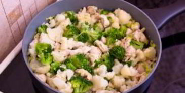 макароны с брокколи, цветной капустой и куриным филе