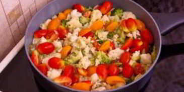 макароны с брокколи, цветной капустой и куриным филе