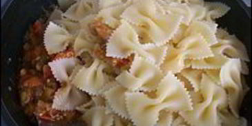 макароны с курицей и баклажанами