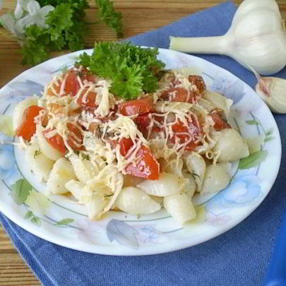 Макароны с помидорами