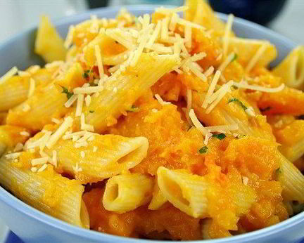 Макароны с тыквой и луком