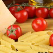 Рецепт Макарон в остром томатном соусе с пармезаном
