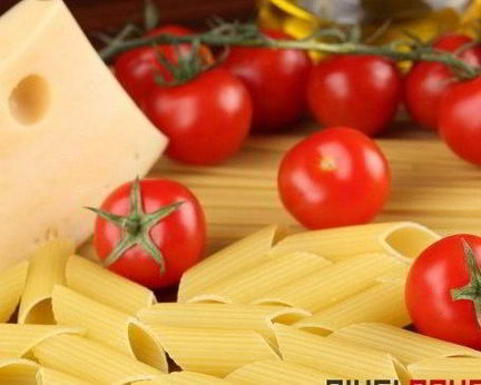 Макароны в остром томатном соусе с пармезаном