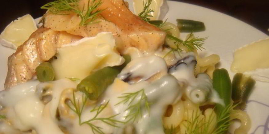 Рецепт пасты под соусом бешамель с мидиями и маринованным лососем
