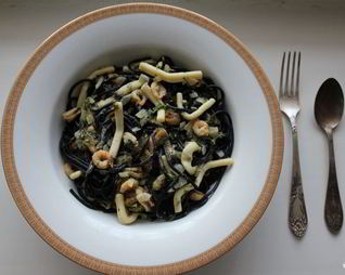 Паста с чернилами каракатицы и морепродуктами