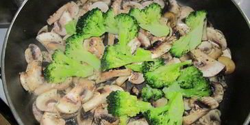 паста с грибами и овощами