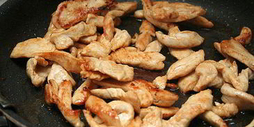 паста с курицей и сливочным соусом