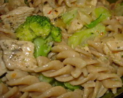 Паста с курицей под соусом альфредо