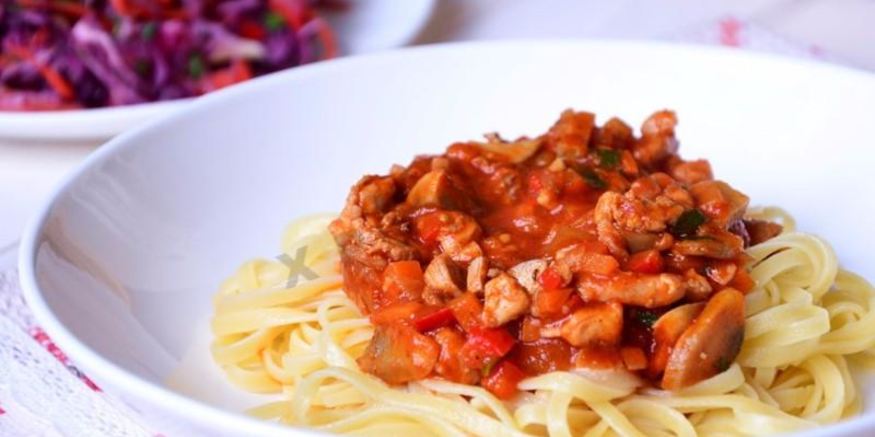 Рецепт пасты с курицей в томатном соусе
