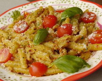 Паста с помидорами черри и красным песто