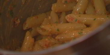 паста с помидорами черри и красным песто