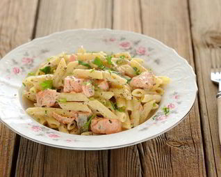 Паста с рикоттой и копченым лососем