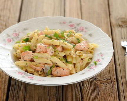 Паста с рикоттой и копченым лососем