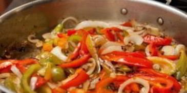 паста с сосисками и овощами