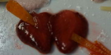 спагетти с клубникой в сырном соусе