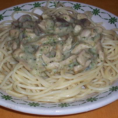 Спагетти с курочкой в изумрудном соусе