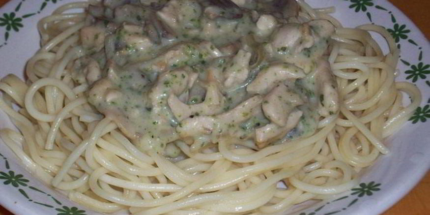 Рецепт спагетти с курочкой в изумрудном соусе