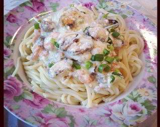 Спагетти с морепродуктами в чесночно-сливочном соусе