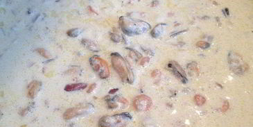 спагетти с морепродуктами в чесночно-сливочном соусе