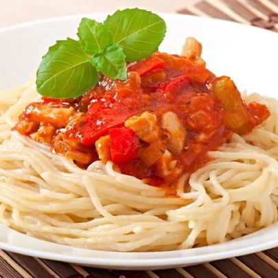 Спагетти с овощами и куриной грудкой