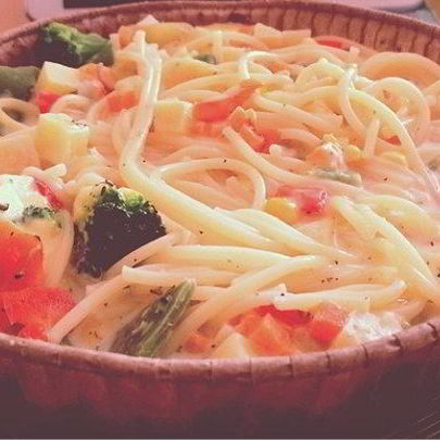 Спагетти, запеченные с овощами в сливочном соусе