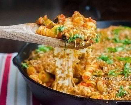 Сырная паста, запеченная в духовке с чесноком