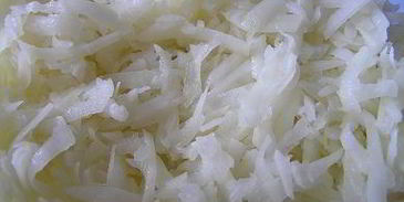 манты с картофельной начинкой и томатно-чесночным соусом