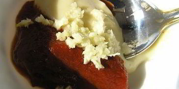 манты с картофельной начинкой и томатно-чесночным соусом