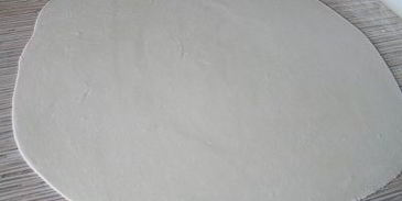 манты с картофельной начинкой и томатно-чесночным соусом