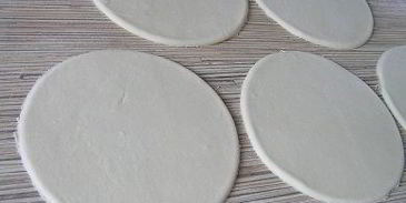 манты с картофельной начинкой и томатно-чесночным соусом