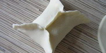 манты с картофельной начинкой и томатно-чесночным соусом