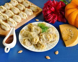 Манты с тыквой и мясом