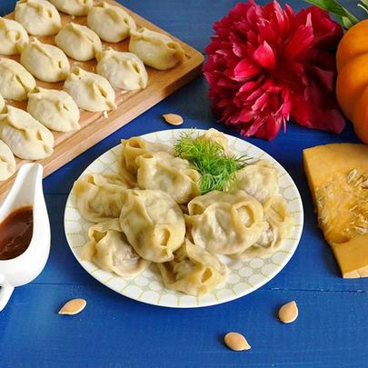 Манты с тыквой и мясом