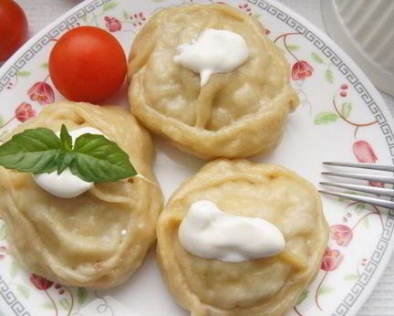 Манты со свининой и картофелем